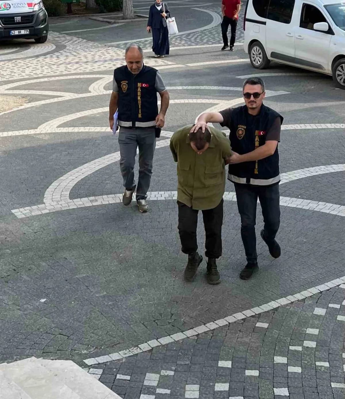Konya Akşehir’de polis ekiplerinin uyuşturucu operasyonunda ele geçirilen metamfetamin ve uyuşturucu haplar