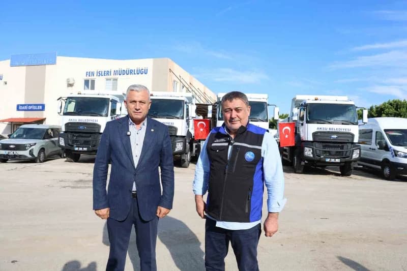 Aksu Belediye Başkanı İsa Yıldırım (Sağda)