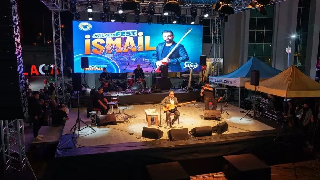 Çorum’un Alaca ilçesinde düzenlenen ve 5 gün süren AlacaFest, İsmail Altunsaray’ın sahne aldığı konserle sona erdi.