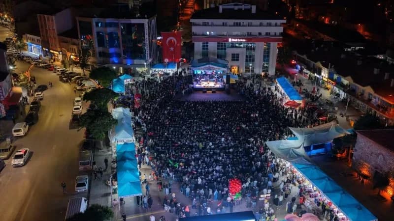 Çorum’un Alaca ilçesinde düzenlenen ve 5 gün süren AlacaFest, İsmail Altunsaray’ın sahne aldığı konserle sona erdi.