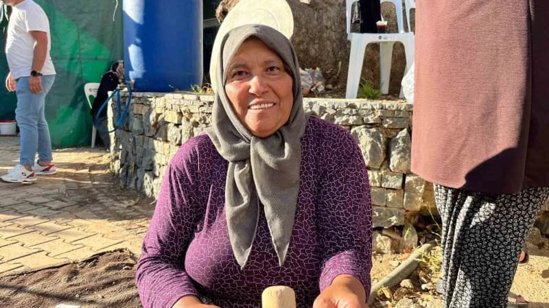 Alanya’da bu yıl ikincisi düzenlenen Keçiboynuzu Hasat Şenliği, çeşitli etkinlikler, yöresel ürün stantları, yarışmalar