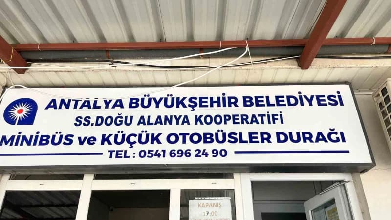 Antalya’nın Alanya ilçesinde Halk Otobüsleri Kooperatifi Başkan Yardımcısı Muhterem Şimşek, yolculardan gelen şikayetler