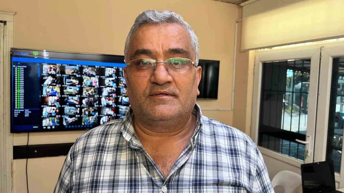 Alanya Halk Otobüsleri Kooperatifi Başkan Yardımcısı Muhterem Şimşek halk otobüsünde tebdili kıyafetle denetim yaparken