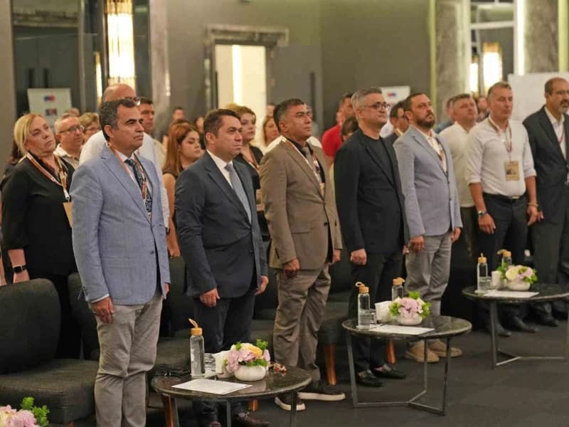 Alanya'da bir otelde gerçekleştirilen programa ALKÜ Rektörü Prof. Dr. Kenan Ahmet Türkdoğan, Alanya Belediyesi Başkan Ya