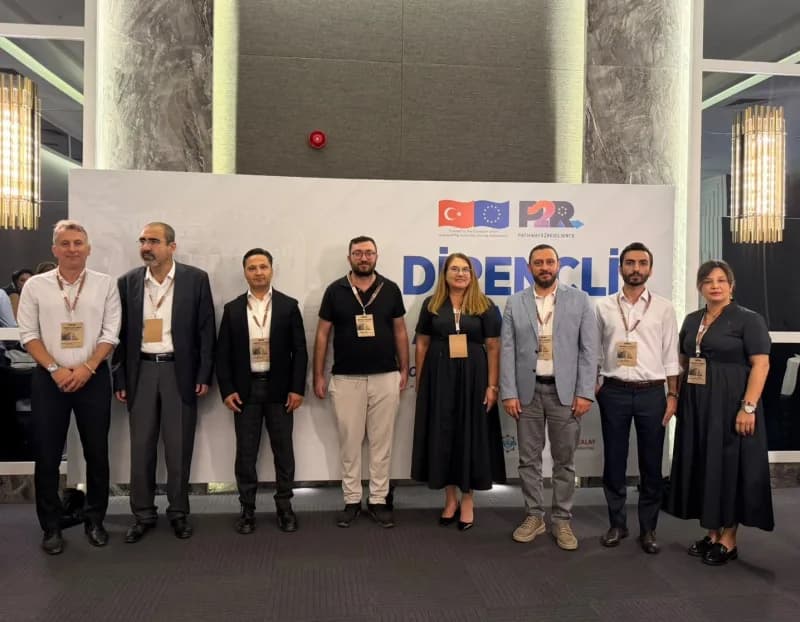 Alanya'da bir otelde gerçekleştirilen programa ALKÜ Rektörü Prof. Dr. Kenan Ahmet Türkdoğan, Alanya Belediyesi Başkan Ya