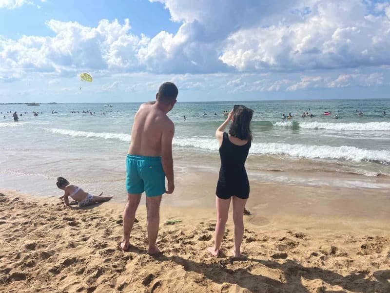 Antalya’nın Alanya ilçesinde sabah saatlerinde deniz üzerinde oluşan hortum, vatandaşlar ve turistlerin ilgisini çekti.