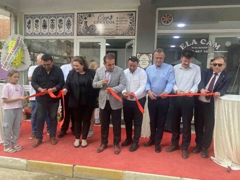 Manisa'nın Alaşehir ilçesinde 19 Eylül Gaziler Günü düzenlenen törenle Kutlandı.