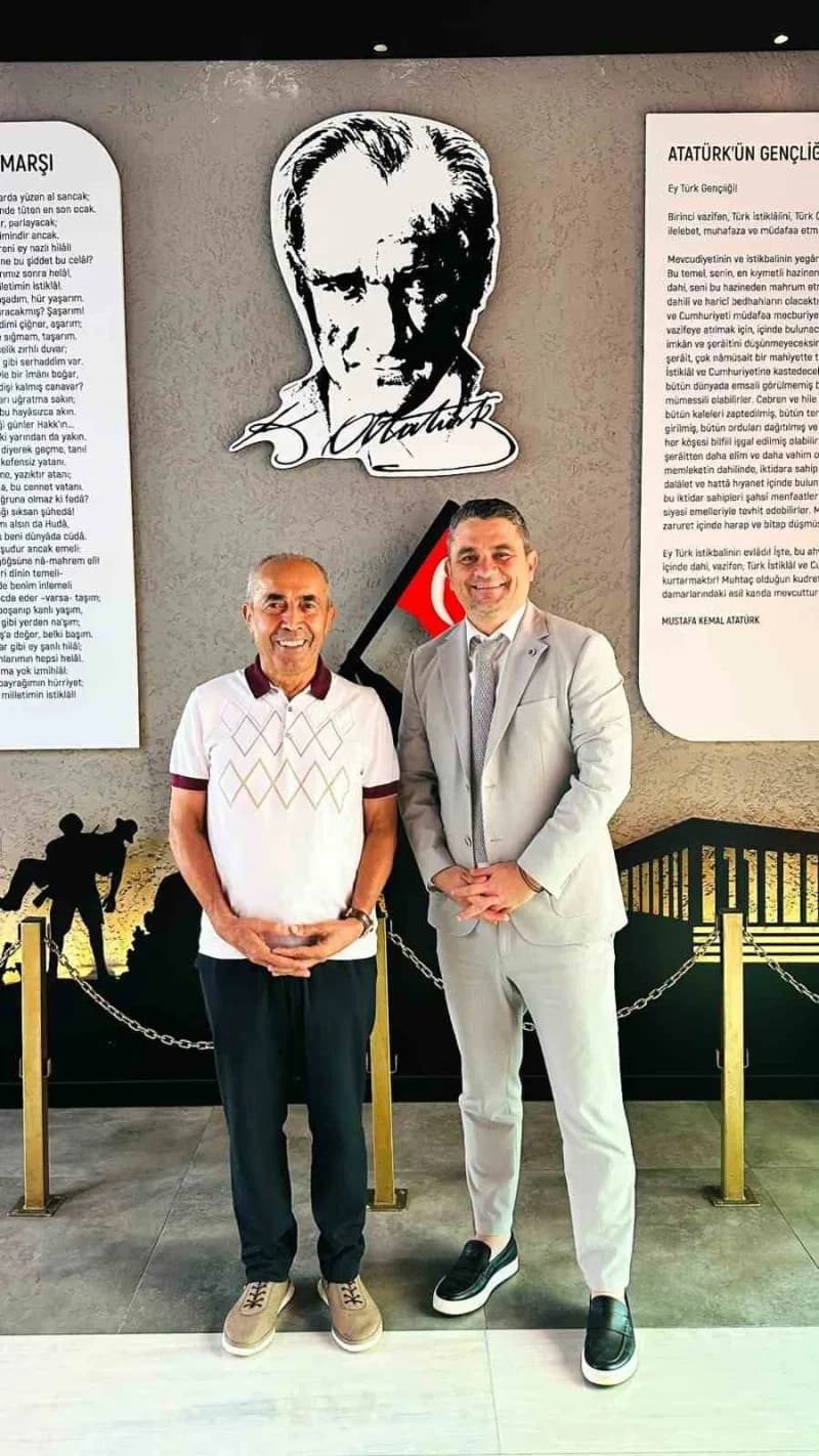 Antalya’da, 77 yaşında triatlona devam eden ve yaşam boyu sporu savunan ‘demir adam’ lakaplı Ali Bıdı, "7’den 77’ye spor