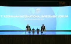 Azerbaycan Cumhurbaşkanı İlham Aliyev, Bakü'de 2. Uluslararası Yatırım Forumu'nda konuşma yaparken