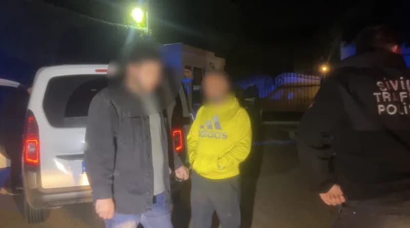 Bursa’da polisin ‘dur’ ihtarına uymayarak kaçan ve trafikte makas atarak ilerleyen sürücü, polis ekiplerin sıkı takibi s