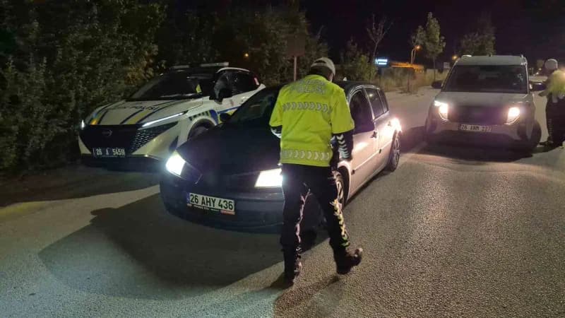 Dün akşam saatlerinde tepebaşı ilçesi Çamlıca Mahallesi Ulusal Egemenlik Bulvarı üzerinde Polis ekiplerince trafik denet