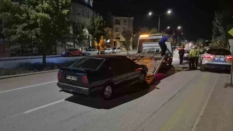 Polis ekiplerince durdurulan 11 EA 378 plakalı otomobilin sürücüsü, kontrol edileceği esnada aracını terk ederek bölgede