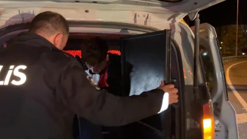 Kayseri'de polis ekiplerinin dur ihtarına uymayan alkollü sürücünün kaçış anları