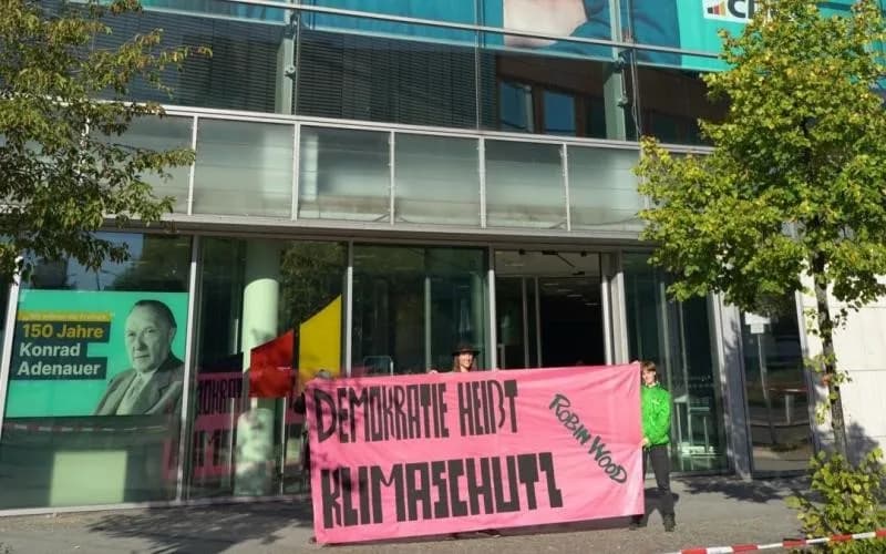 Almanya’da iklim aktivistleri, Başbakan Friedrich Merz’in Genel başkanlığını yaptığı Hristiyan Demokrat Birlik Partisi’n