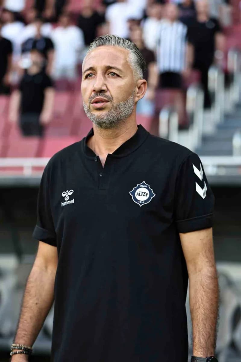 Altay Teknik Direktörü Tuna Üzümcü, Bucaspor 1928 maçının ardından açıklama yapıyor
