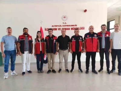 Altıeylül İlçe Tarım ve Orman Müdürlüğü toplantısında veteriner hizmetleri ve denetim süreçleri değerlendirilirken çekil