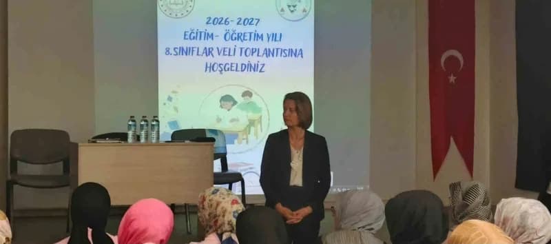 Altıntaş’ta 8. Sınıf velileriyle Eğitim ve sınav hazırlıkları değerlendirildi