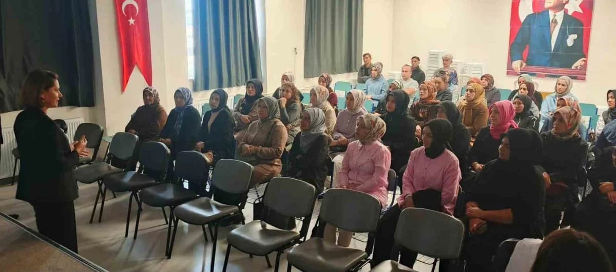 Altıntaş’ta 8. Sınıf velileriyle Eğitim ve sınav hazırlıkları değerlendirildi