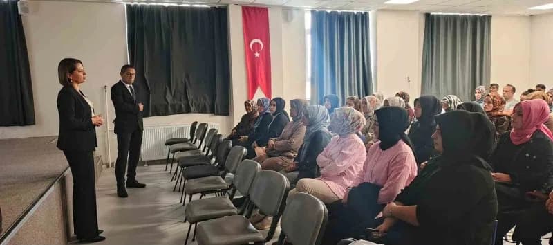 Altıntaş’ta 8. Sınıf velileriyle Eğitim ve sınav hazırlıkları değerlendirildi