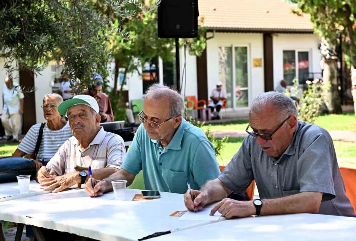 Muratpaşa Belediyesi, 21 Eylül Dünya Alzaymır Günü kapsamında Alzaymır hastalığına ve bilişsel sağlığın korunmasına dikk