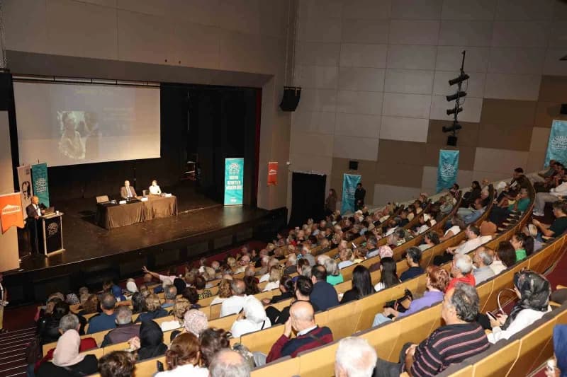 Nilüfer Belediyesi Alzheimer seminerinde konuşmacılar ve katılımcılar