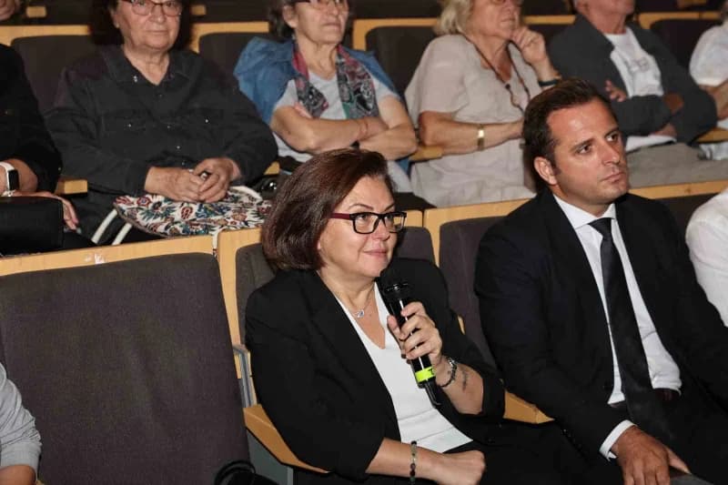 Nilüfer Belediyesi, 21 Eylül Dünya Alzheimer Günü kapsamında düzenlediği seminerle hastalığın tıbbi sürecini, Psikolojik