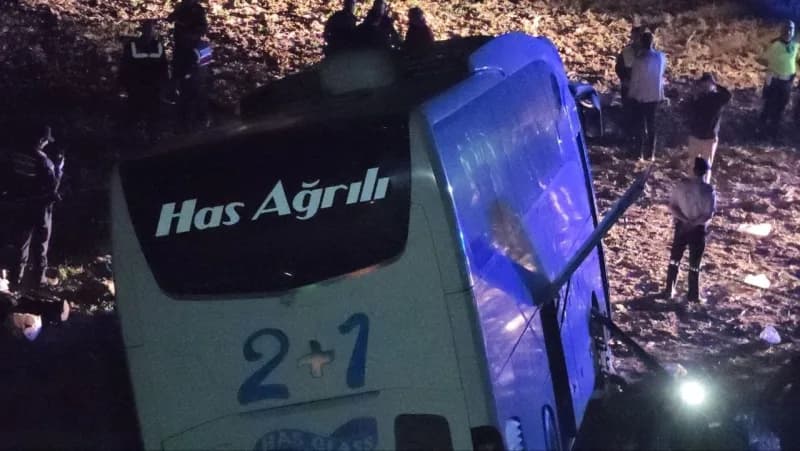 Yaralanan 20 yolcu ve 4 mürettebat facianın eşiğinden döndü. 2’sinin durumunun ağır olduğu öğrenildi.