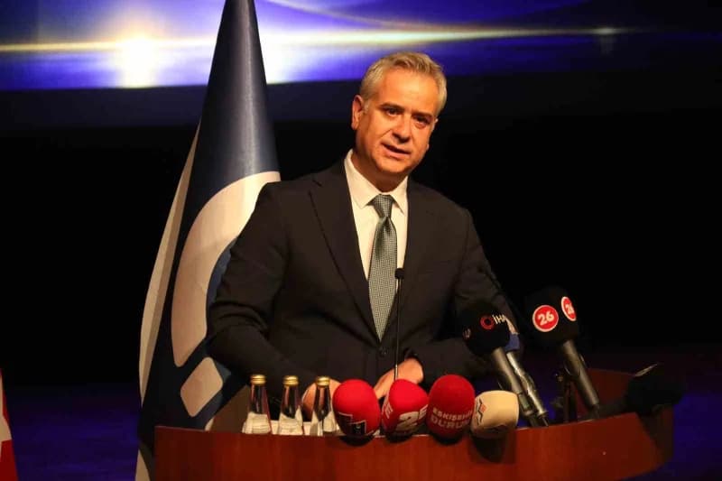 Anadolu Üniversitesi 2026-2027 akademik yılı açılış töreni Öğrenci Merkezi Yunus Emre Salonu’nda yapıldı