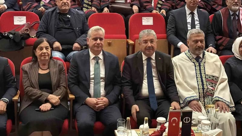 Törene; Eskişehir Valisi Dr. Erdinç Yılmaz, Anadolu Üniversitesi Rektörü Prof. Dr. Yusuf Adıgüzel, AK Parti Genel Başkan