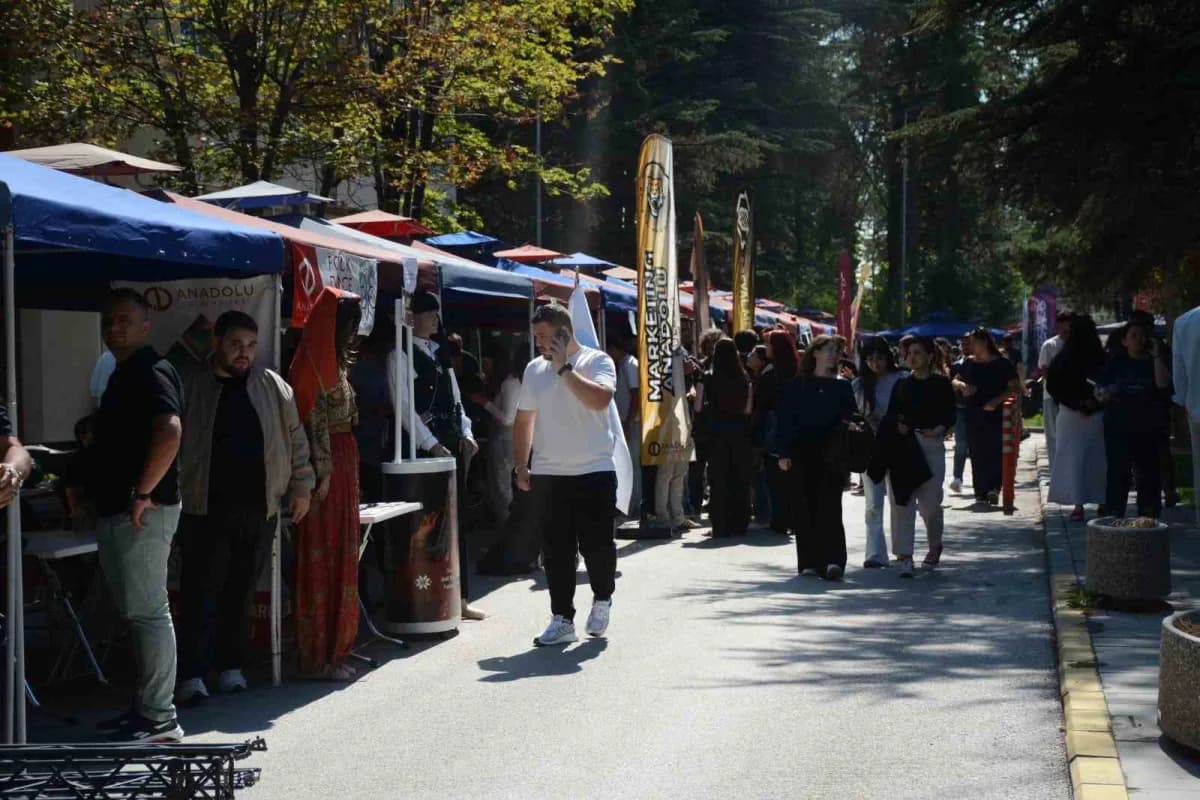 Anadolu Üniversitesinde öğrenciler kulüplerle buluştu