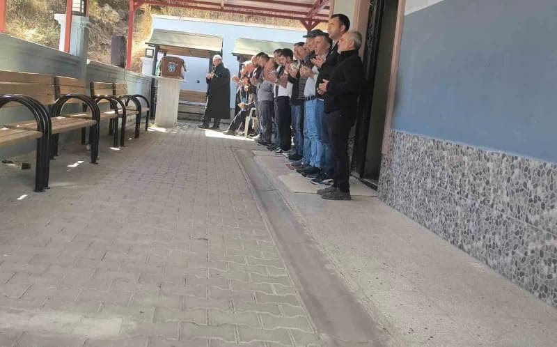 Ankara’nın Çubuk ilçesinde park halindeki otomobilde arkadaşı Emre Aktunç (37) ile birlikte ölü bulunan Berkay Yitkin (3