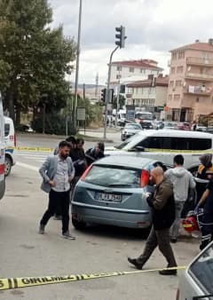 Ankara Çubuk ilçesinde park halindeki otomobilde 2 kişinin cansız bedeni bulunduğu olay yeri
