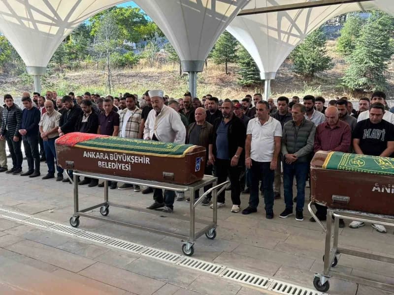 Bir haftadır tedavi gördüğü hastanede Hayatını kaybeden genç kadın ise Gölbaşı'nda son yolculuğuna uğurlandı.