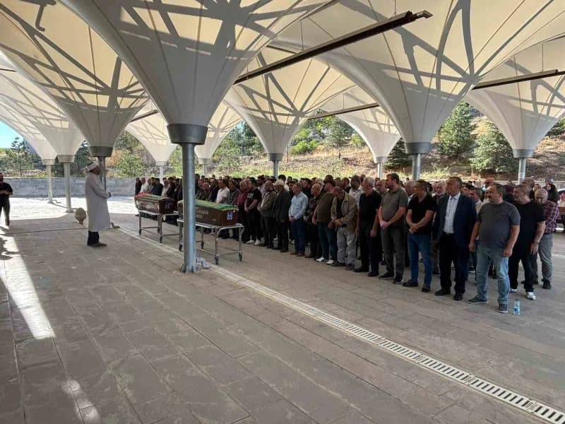 Bir haftadır tedavi gördüğü hastanede Hayatını kaybeden genç kadın ise Gölbaşı'nda son yolculuğuna uğurlandı.