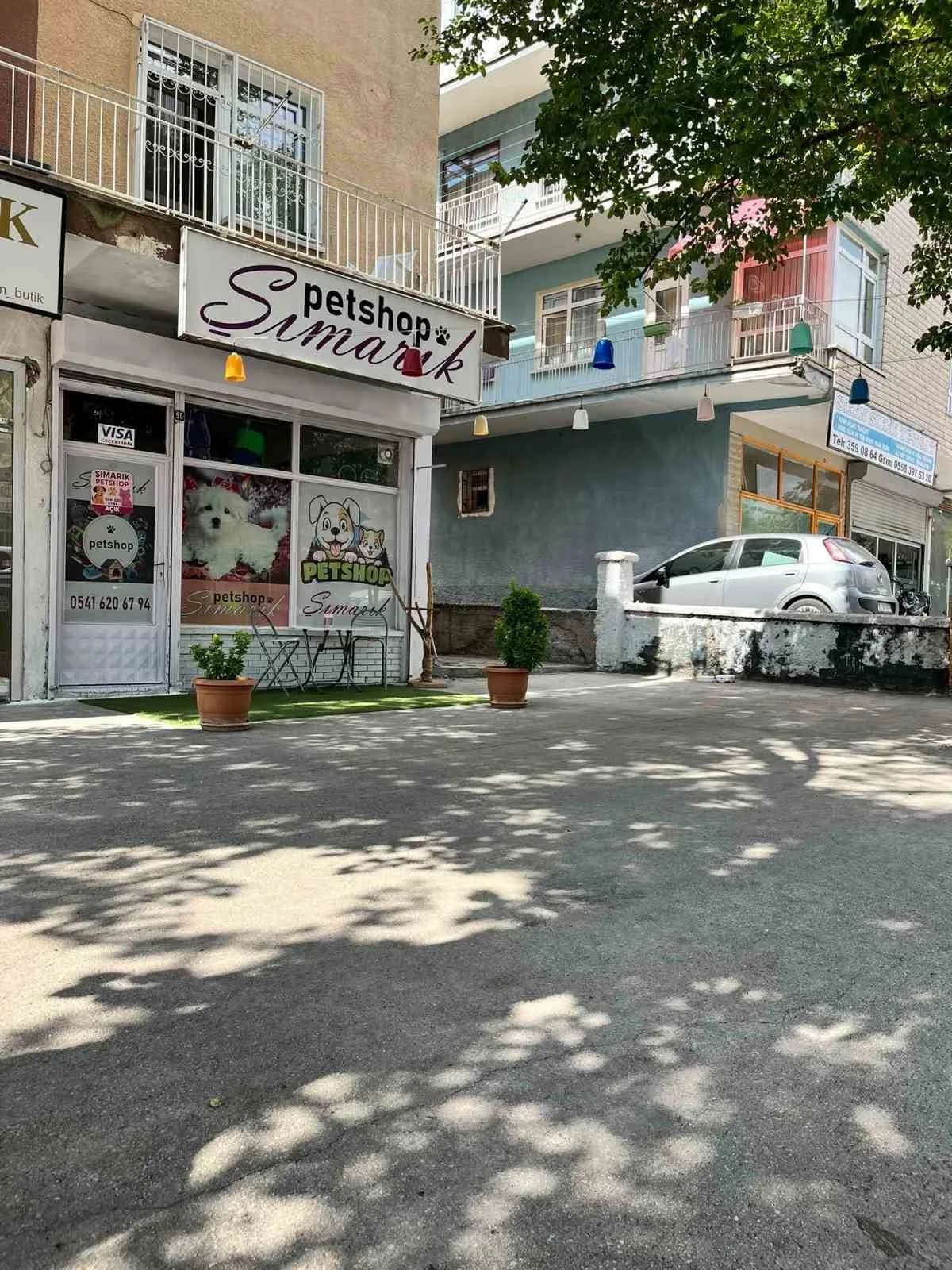 Ankara’nın Keçiören ilçesinde, bir şahısın evinde 169 litre kaçak alkol yakalandı.