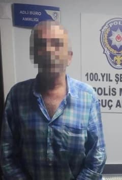 Ankara Keçiören’de ele geçirilen kaçak alkol şişeleri ve bidonları
