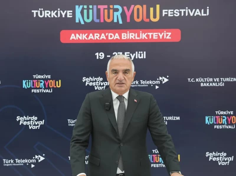 Kültür ve Turizm Bakanı Mehmet Nuri Ersoy, Ankara Kültür Yolu Festivali'nin açılışını CSO Ada Ankara'da dört sergiyi ziy