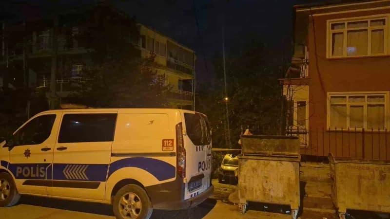 Ankara Yenimahalle’de bir apartman dairesinde polis ekiplerinin inceleme yaptığı alan