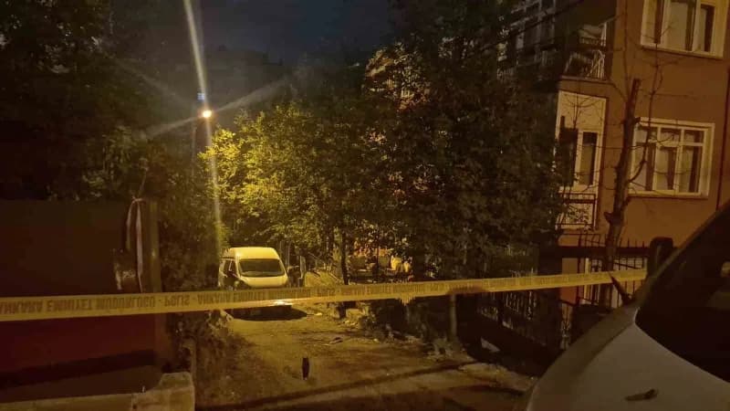 Ankara'nın Yenimahalle ilçesinde bulunan bir apartman dairesinde 3 erkek cesedi bulundu.