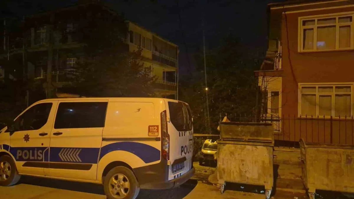 Ankara'nın Yenimahalle ilçesinde bulunan bir apartman dairesinde 3 erkek cesedi bulundu.
