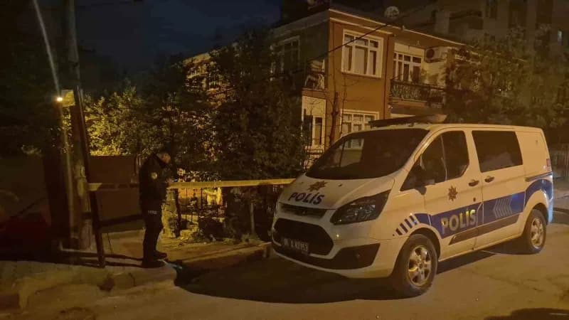 Ankara'nın Yenimahalle ilçesinde bulunan bir apartman dairesinde 3 erkek cesedi bulundu.