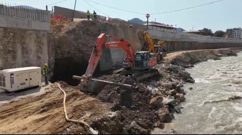 Hatay Valisi Mustafa Masatlı, Asi Nehri Islah Çalışmaları kapsamında yapımı devam eden Ata Köprüsü’nde incelemelerde bul