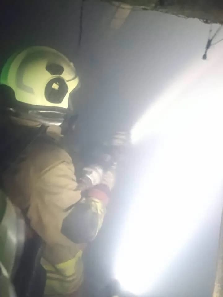 Antakya dutdibi Mahallesi’nde metruk binada çıkan yangına ekiplerin müdahalesi.