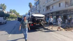 Antalya Alanya’da kontrolden çıkan otomobilin otobüs durağına çarptığı kaza sonrası görüntü