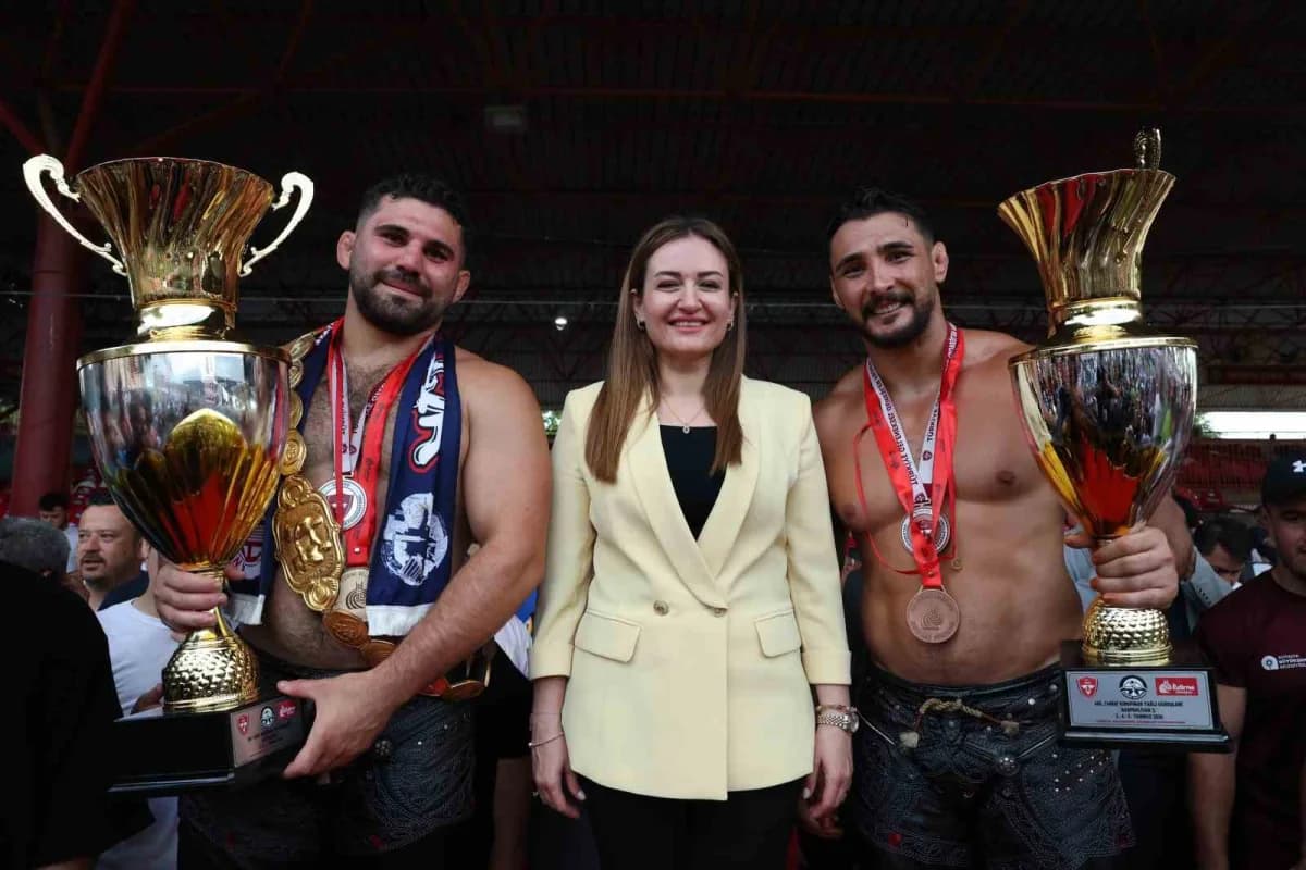 Erkan Taş-Büşra Özdemir-Mustafa Taş