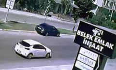 Antalya Serik'te direksiyon başında fenalaşan sürücünün kaza yaptığı araç refüje çarpmış halde