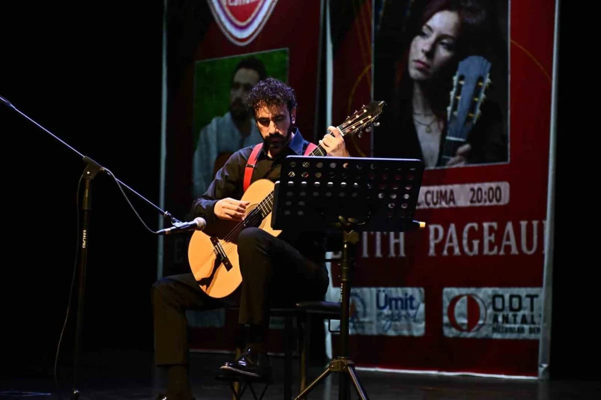 Türkiye’nin Gitar dalında en uzun soluklu Festivali olma özelliğini taşıyan festival, üç gün boyunca dünyaca tanınan git