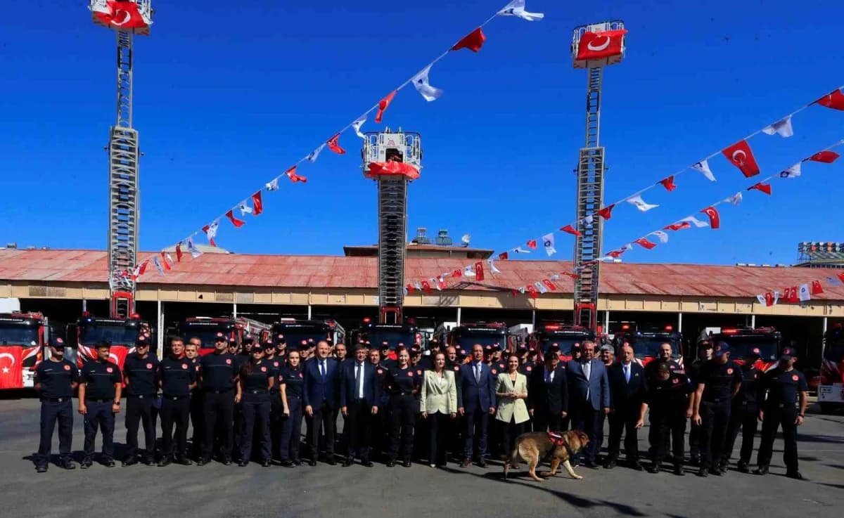 6 adet 42 metrelik, 3 adet 28 metrelik merdivenli aracın yanı sıra 15 adet çok maksatlı aracın tanıtımı için Gülveren Ma
