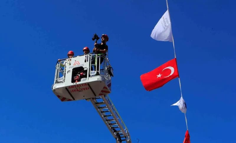 Antalya Büyükşehir Belediyesi İtfaiye Daire Başkanlığı bünyesine dahil edilen 14 milyon euro değerindeki 24 adet aracın