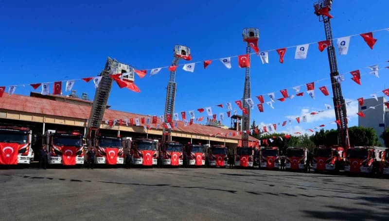 Antalya Büyükşehir Belediyesi İtfaiye Daire Başkanlığı bünyesine dahil edilen 14 milyon euro değerindeki 24 adet aracın
